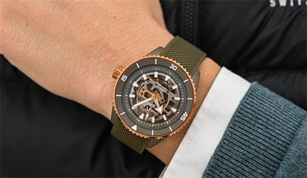 雷达腕表走慢了如何解决